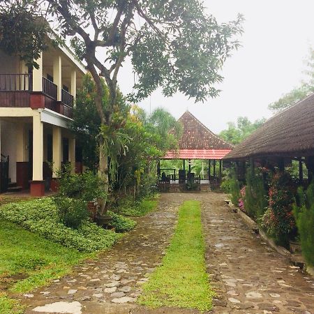 Penginapan Erlangga Djoyo Hotel Trawas Exterior foto