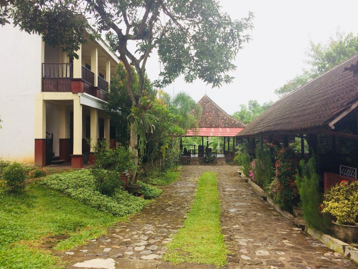 Penginapan Erlangga Djoyo Hotel Trawas Exterior foto