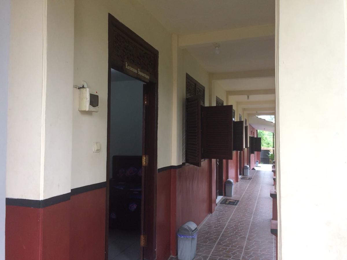 Penginapan Erlangga Djoyo Hotel Trawas Exterior foto